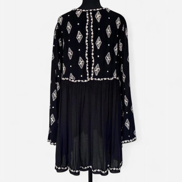 Free People Black and White Diamond Embroidered Boho Tunic - NWOT/Size Small - Picture 4 of 6